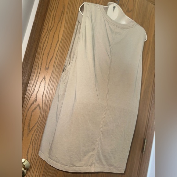 Men’s/ UNISEX Lululemon Tan Loose Fit Tank Top GUC - Picture 9 of 11